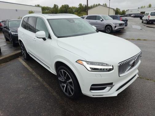 2023 Volvo XC90 B5 Plus