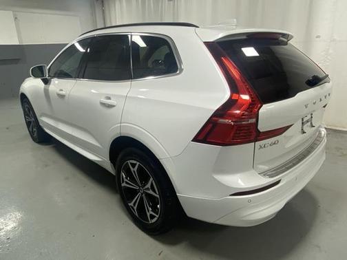 2022 Volvo XC60 B5 Momentum