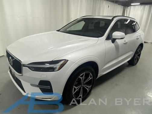 2022 Volvo XC60 B5 Momentum
