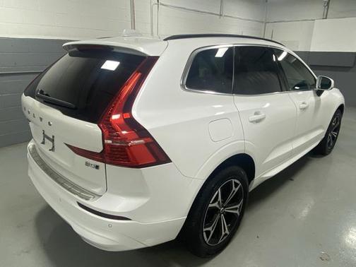 2022 Volvo XC60 B5 Momentum