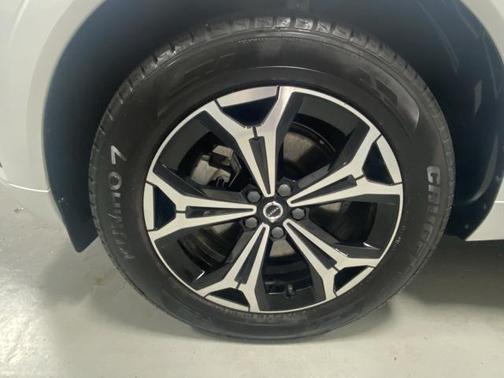2022 Volvo XC60 B5 Momentum