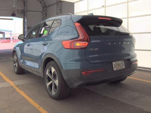 2025 Volvo XC40 B5 Plus Dark Theme