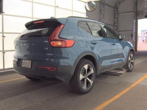 2025 Volvo XC40 B5 Plus Dark Theme