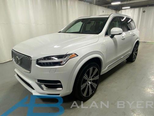 Crystal White Metallic 2025 Volvo XC90 Plug-In Hybrid T8 Core 7-Seater
