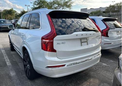 Crystal White Metallic 2025 Volvo XC90 Plug-In Hybrid T8 Core 7-Seater