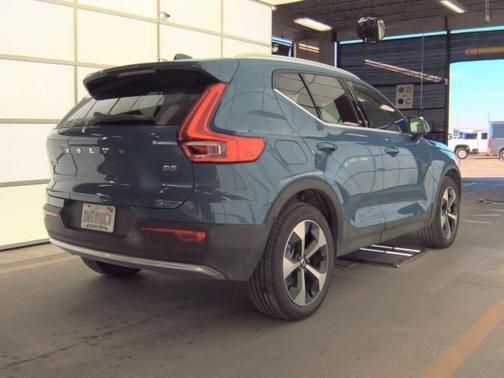 2025 Volvo XC40 B5 Plus Bright Theme