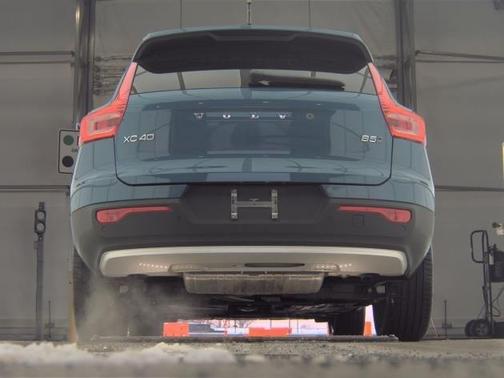 2025 Volvo XC40 B5 Core Bright Theme