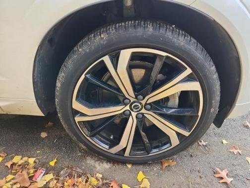 2023 Volvo XC60 B6 Ultimate Dark Theme