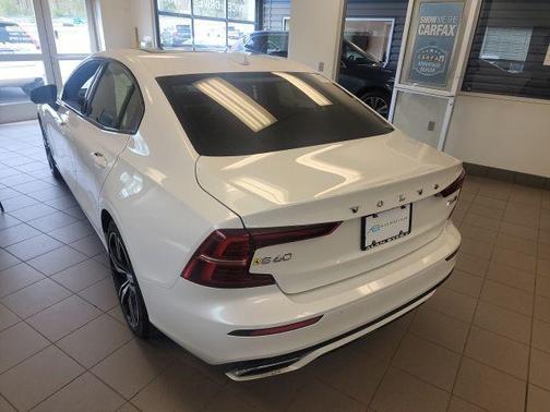 Crystal White Pearl Metallic 2020 Volvo S60 T6 R-Design