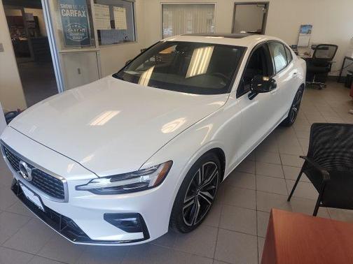 Crystal White Pearl Metallic 2020 Volvo S60 T6 R-Design