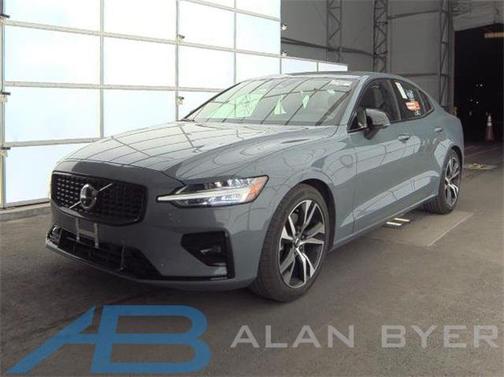 2024 Volvo S60 B5 Plus Dark Theme