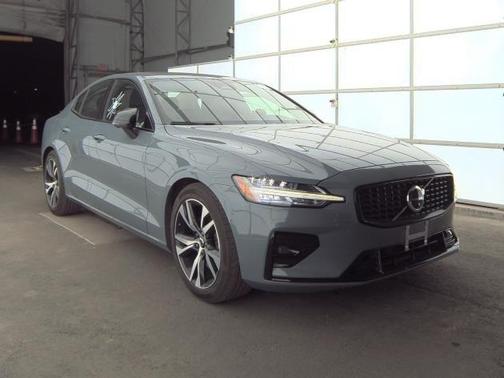 2024 Volvo S60 B5 Plus Dark Theme