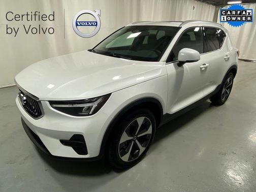 2025 Volvo XC40 B5 Core Bright Theme