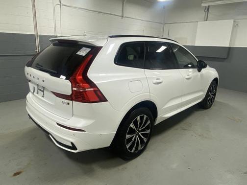2025 Volvo XC60 B5 Plus