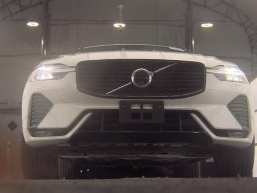 2025 Volvo XC60 B5 Plus