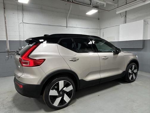 2024 Volvo XC40 Recharge Pure Electric Twin Plus