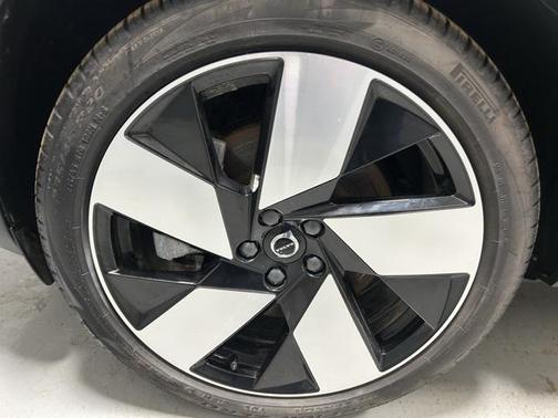 2024 Volvo XC40 Recharge Pure Electric Twin Plus