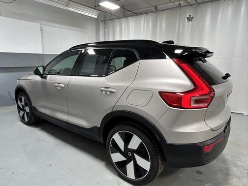2024 Volvo XC40 Recharge Pure Electric Twin Plus