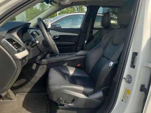 2024 Volvo XC90 B5 Core Bright Theme