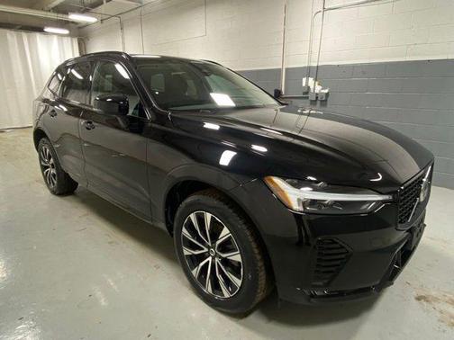 Onyx Black Metallic 2024 Volvo XC60 B5 Core Dark Theme