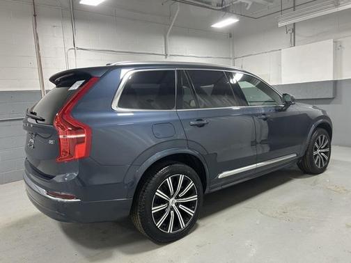 2025 Volvo XC90 B5 Plus