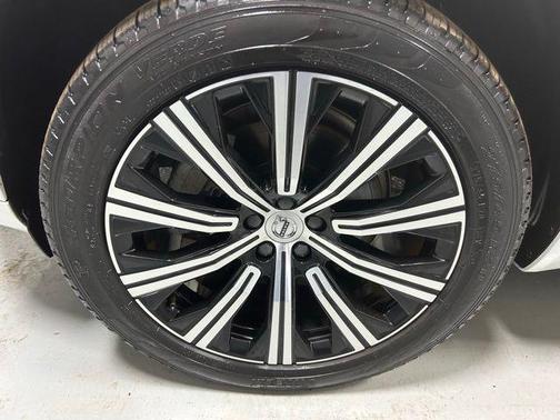 2024 Volvo XC90 B5 Core Bright Theme