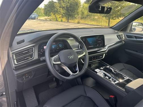 2025 Volkswagen Atlas Cross Sport 2.0T SE w/ Technology