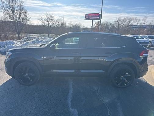 2025 Volkswagen Atlas Cross Sport 2.0T SE w/ Technology