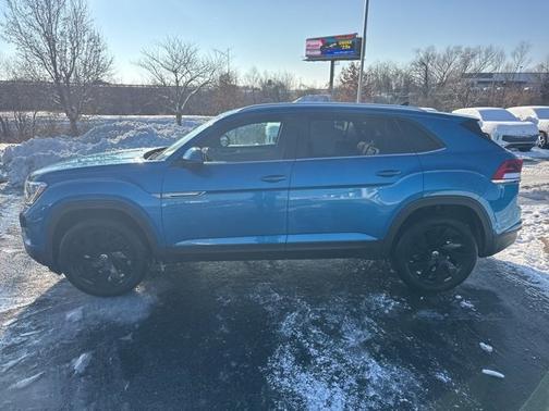 2025 Volkswagen Atlas Cross Sport 2.0T SE w/ Technology