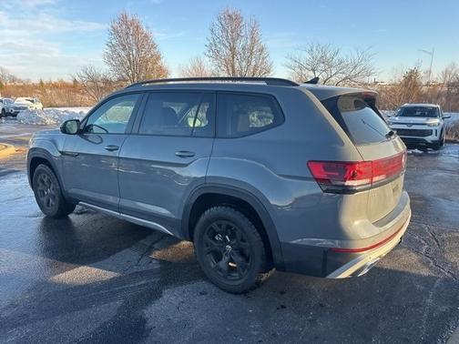 2025 Volkswagen Atlas 2.0T Peak Edition