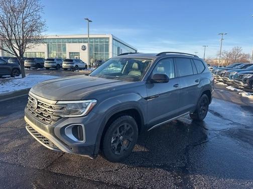 2025 Volkswagen Atlas 2.0T Peak Edition