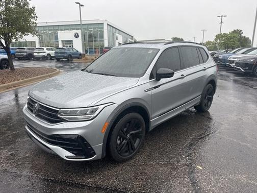 2024 Volkswagen Tiguan 2.0T SE R-Line Black