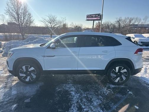 2025 Volkswagen Atlas Cross Sport 2.0T SE w/ Technology