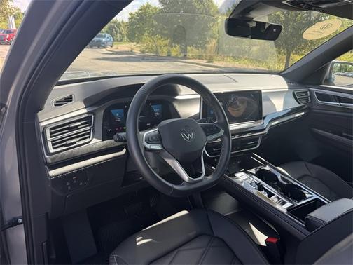 2025 Volkswagen Atlas Cross Sport 2.0T SE w/ Technology