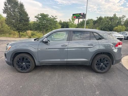 2024 Volkswagen Atlas Cross Sport 2.0T SE w/ Technology