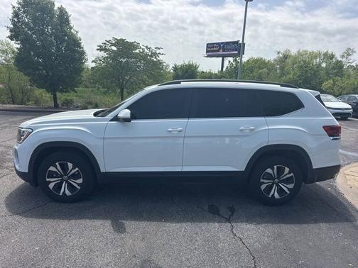 Pure White 2025 Volkswagen Atlas 2.0T SE