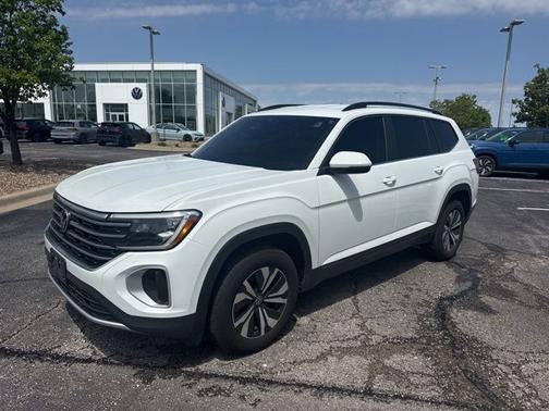 Pure White 2025 Volkswagen Atlas 2.0T SE