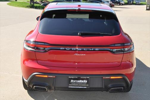 2022 Porsche Macan Base