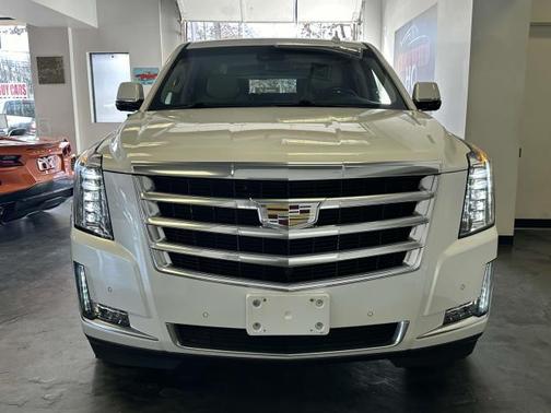 2018 Cadillac Escalade ESV Luxury