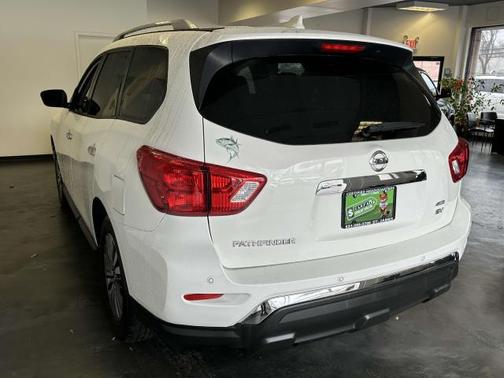 2019 Nissan Pathfinder SV