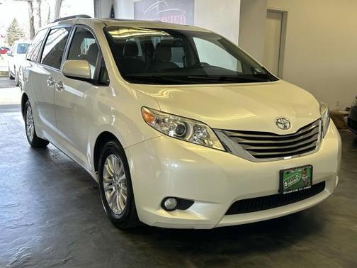 2017 Toyota Sienna XLE