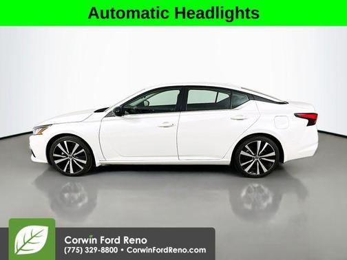 Pearl White Tricoat 2022 Nissan Altima SR FWD