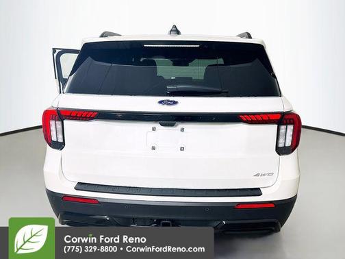 Star White Metallic Tri-Coat 2026 Ford Explorer ST-Line