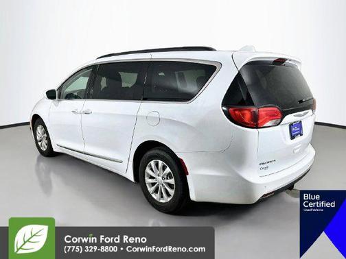 Bright White Clearcoat 2017 Chrysler Pacifica Touring-L