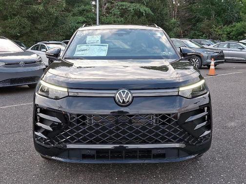 2025 Volkswagen Tiguan 2.0T SE R-Line Black