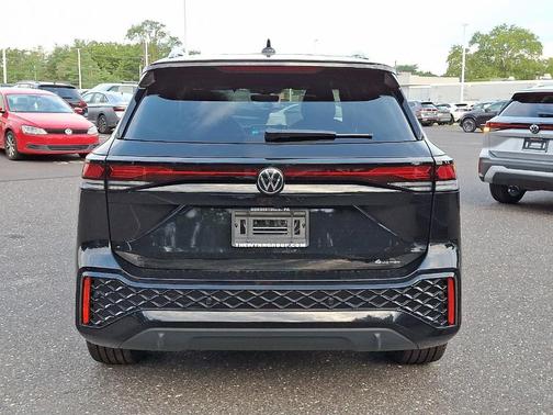 2025 Volkswagen Tiguan 2.0T SE R-Line Black