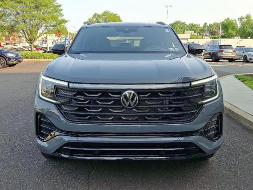 2025 Volkswagen Atlas Cross Sport 2.0T SEL R-Line Black