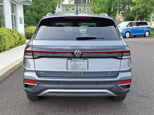 2025 Volkswagen Taos 1.5T SE