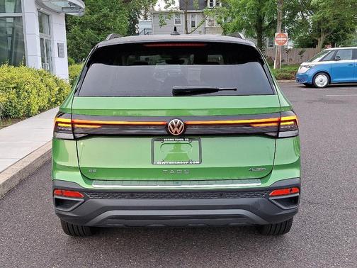 2025 Volkswagen Taos 1.5T SE Black
