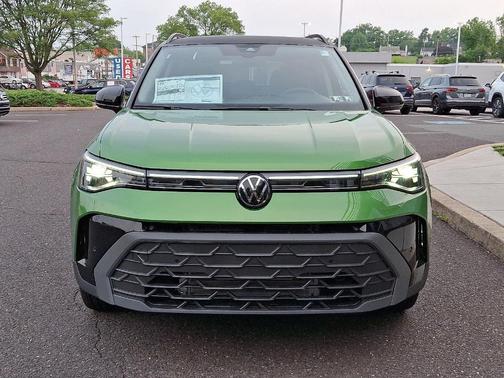 2025 Volkswagen Taos 1.5T SE Black